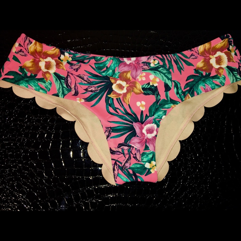Floral scalloped bikini bottom
